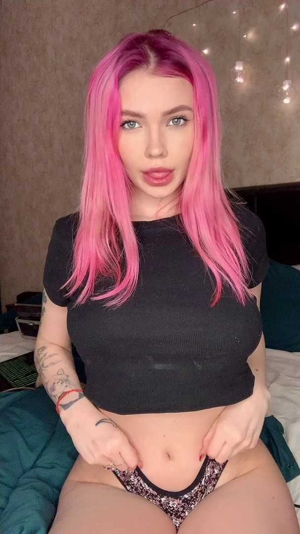 ilenebb1 on Gone Wild Day, boobs, dyed-hair, reveal, booty, spank videos, her reddit, redgifs, onlyfans links