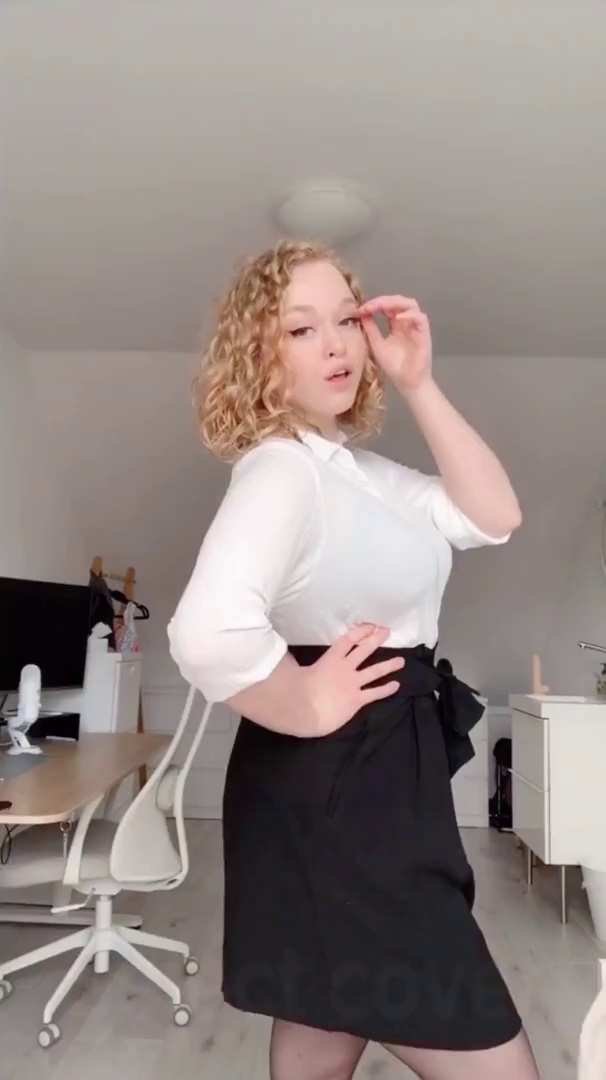 Sarah Calanthe Hot Masturbate Video By Nude Girl From Onlyfans And Twitter